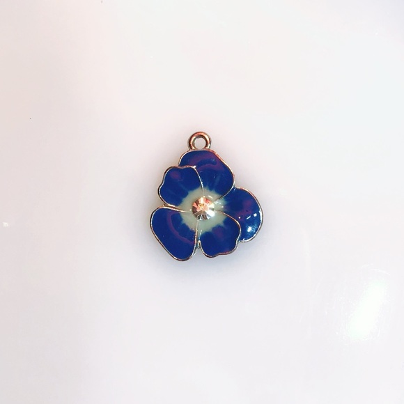 💍5/$15 Small tropical enamel flower charm/pendant - Picture 1 of 1
